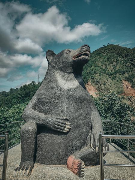 an image of a statue of a bear-banrupi