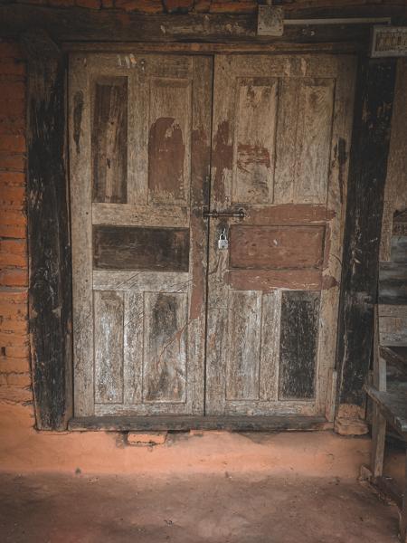 Download: An image of a old door-banrupi